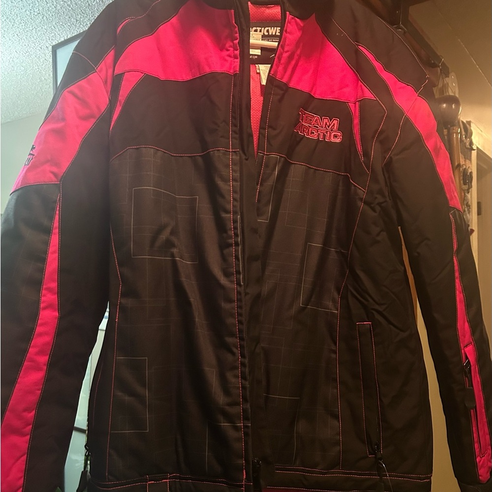 Black and Pink Ski Jacket with Lightweight Design and Water-Resistant Fabric